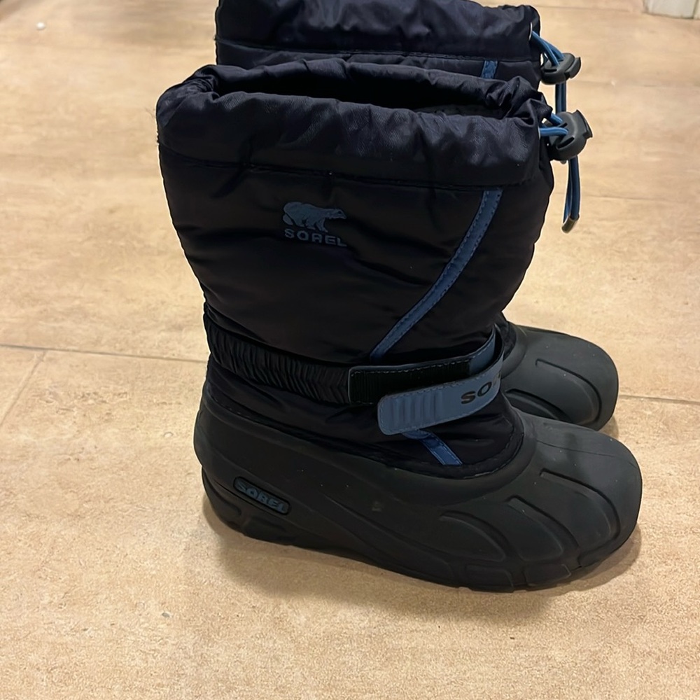 SOREL - LIKE NEW boys/ girls SOREL SNOW BOOTS